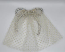 Cream Dotter Doily w Rhinestone Bow
